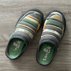 sanuk slides